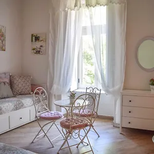 https://neapolis-apartments.hotels-amalfi.com